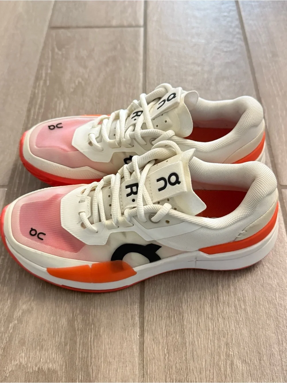 On the Roger Pro 2 Women's White Orange Women’s Size 7 Good Condition